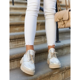 Scarpe Sulla massiccia Suola Nicole 2701/004 Bianco e Oro beige d'oro 2