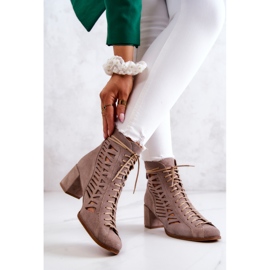 Stivali in pelle scamosciata traforati Maciejka 05508-04 Beige 2