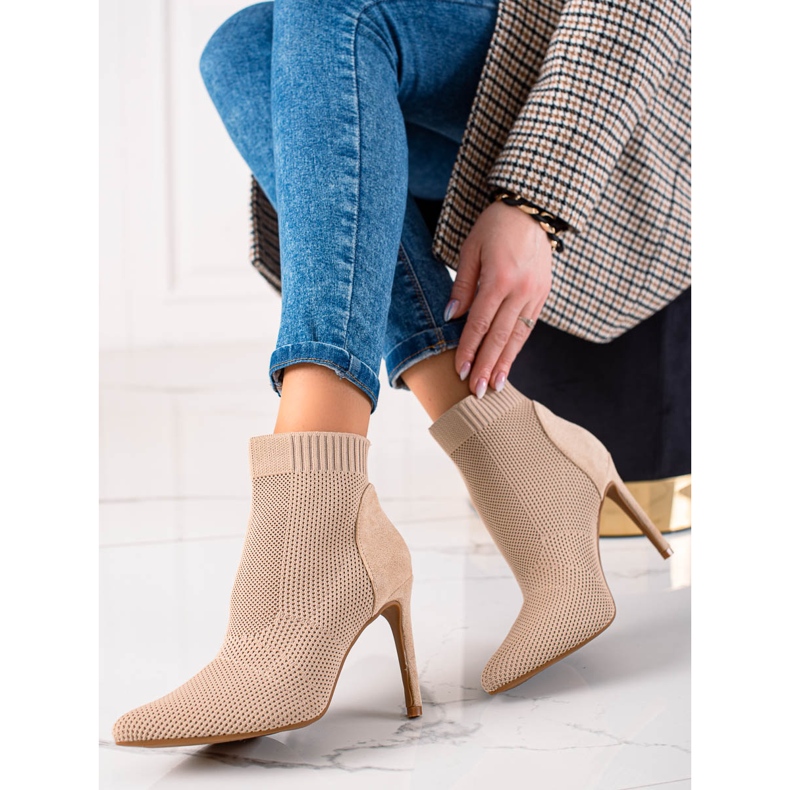 S. BARSKI Stivali abbinati su una spilla S.BARSKI beige 1