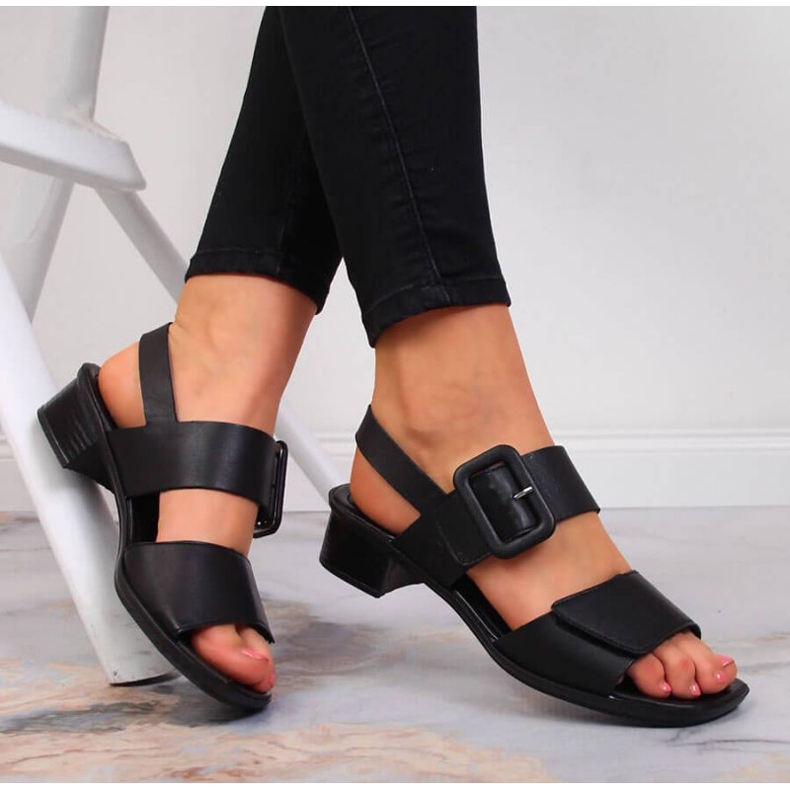Sandali in pelle su un blocco Rieker W 62663-01 nero 2