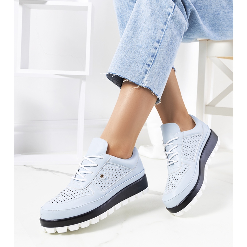Sneakers blu traforate di Assels 1