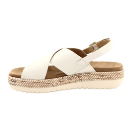 Sandali in pelle Caprice sulla piattaforma 9-28712 102 Bianco 1