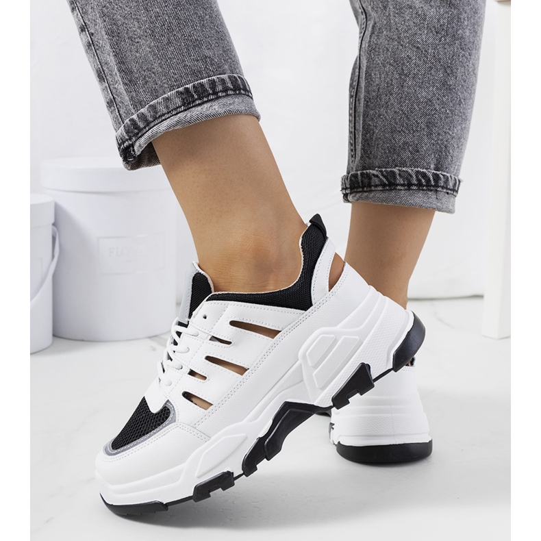 Sneakers bianche con ritagli di Heck bianco nero 2