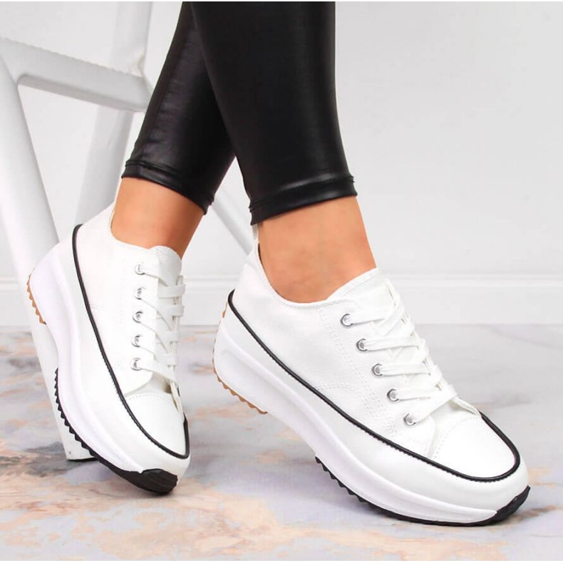 Sneakers bianche sulla piattaforma McKeylor W JAN93A bianca 2