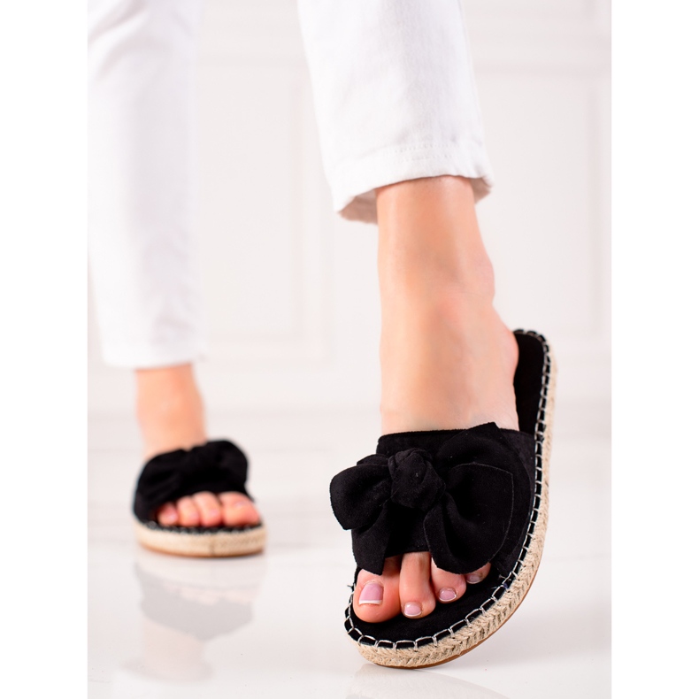 TRENDI Kalpki nero con un fiocco 2