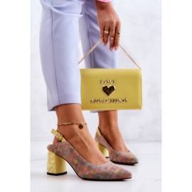 Décolleté in camoscio su un post Maciejka 05427-39 Multicolor multicolore giallo 2