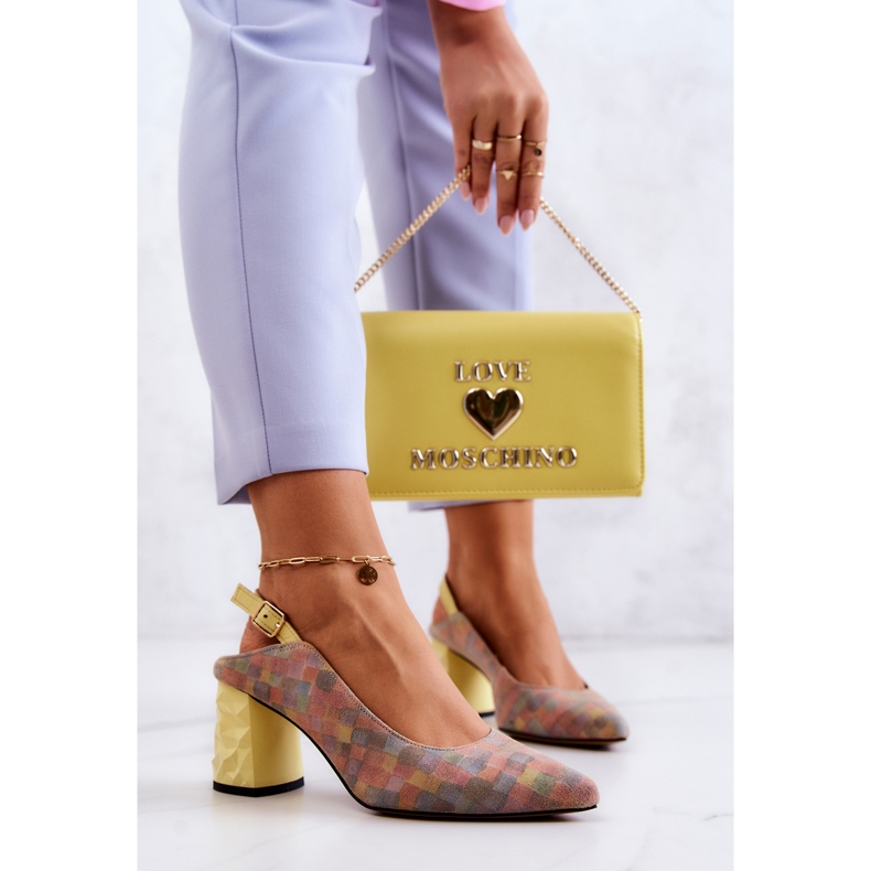 Décolleté in camoscio su un post Maciejka 05427-39 Multicolor multicolore giallo 2