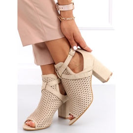 Sandali traforati sul palo Barika Beige 1