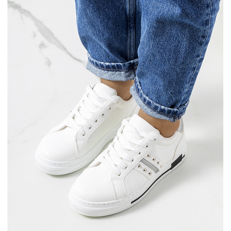 Sneakers bianche con borchie Luus bianco 1