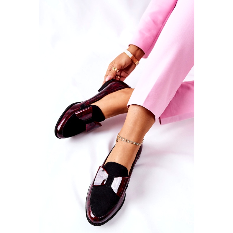 Scarpe brogue da donna Maciejka Mocassini laccati Bordeaux marmorizzato 04099-33 / 00-1 nero rosso 2