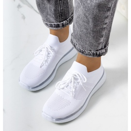 Le sneakers sportive bianche di Michael bianco 1