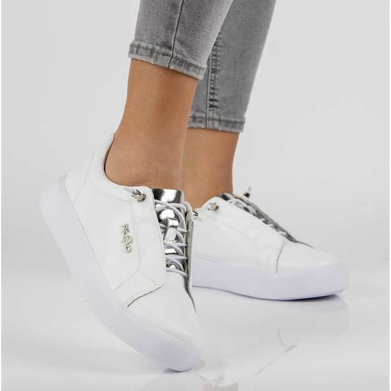 Scarpa in pelle Filippo DP2041/21 Wh bianca 1