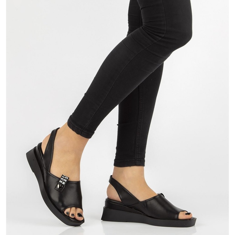 Sandali neri sulla zeppa Filippo DS2355 / 21 Bk nero 2