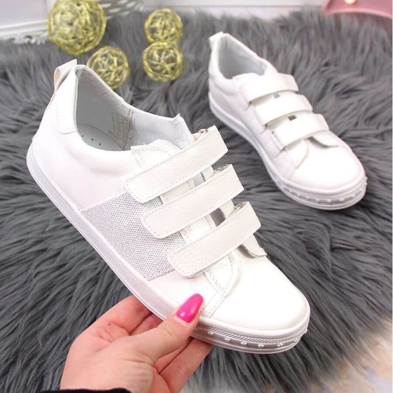 Scarpe da bambina sneakers con velcro bianco Kornecki 6286 bianca 1