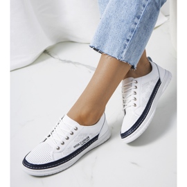 Sneakers in pelle bianca di Valeska blu navy 1