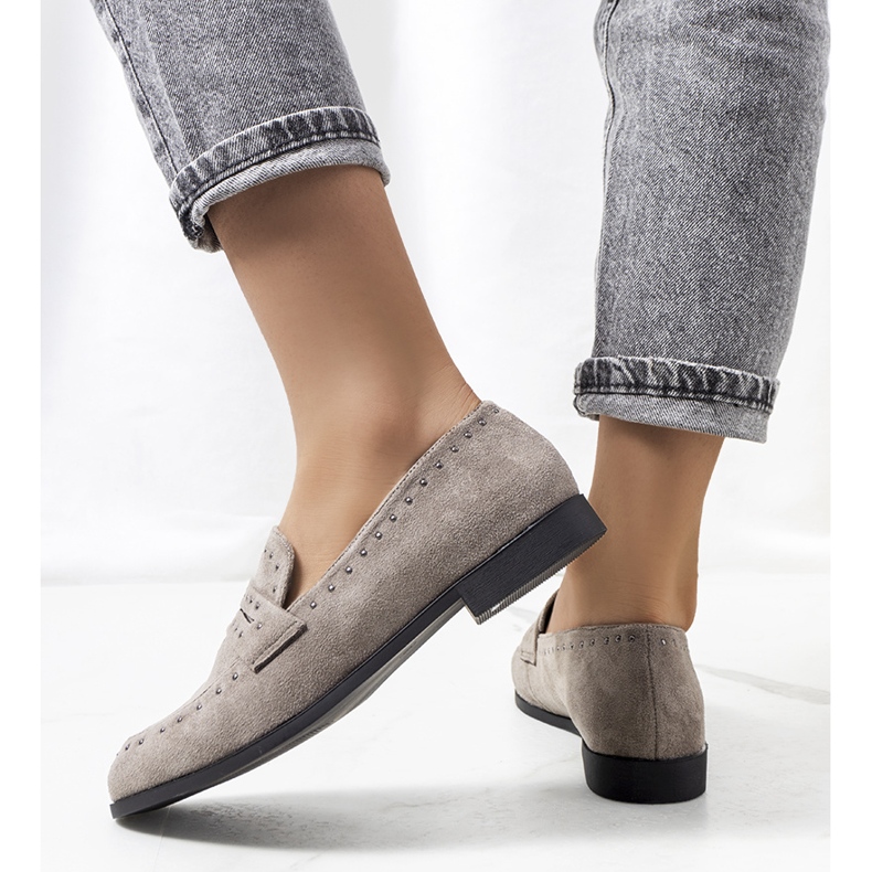 Scarpa in pelle grigia con borchie Ishana grigio 1