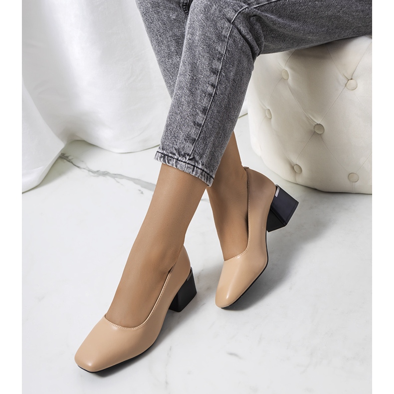 Décolleté in pelle beige sul palo Vasila 1