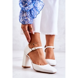 PG1 Pompe Laccate Alla Moda Su Un Bar Maoris Bianco 1