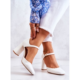 PG1 Pompe Laccate Alla Moda Su Un Bar Maoris Bianco 2