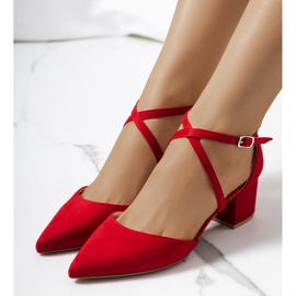 Pompe rosse sul palo Terra rosso 1