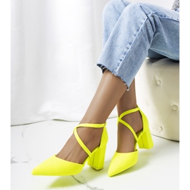 Décolleté giallo neon sul palo Hassing 1