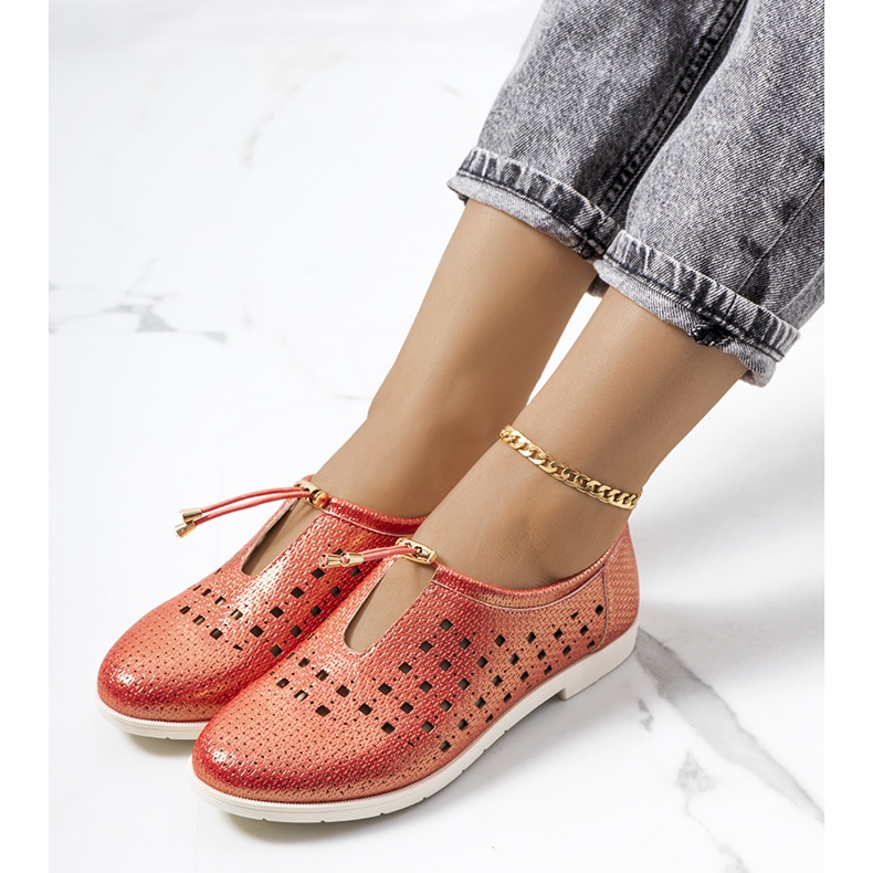Le scarpe traforate rosse di Cassinia marrone rosso 1