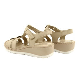 Comodi sandali in pelle Caprice 28152-28 443 Beige 5