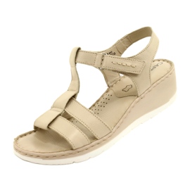 Comodi sandali in pelle Caprice 28152-28 443 Beige 3