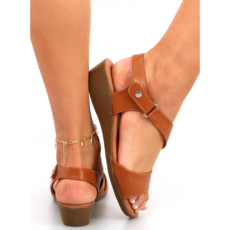 Sandali con zeppa bassa Shara Camel marrone 1