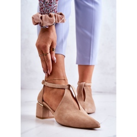 Décolleté in camoscio sul tacco Laura Messi 2309 Beige chiaro 1