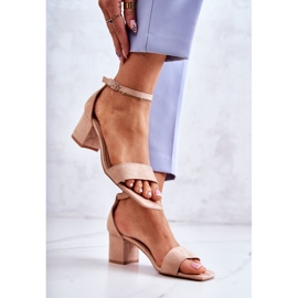 Vinceza Sandali Alla Moda In Pelle Scamosciata Su Una Barra Beige Rovena 2