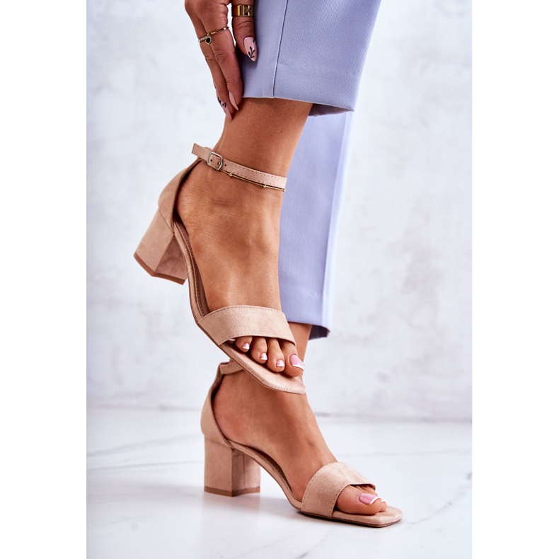 Vinceza Sandali Alla Moda In Pelle Scamosciata Su Una Barra Beige Rovena 2