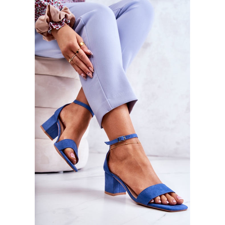 Vinceza Sandali In Pelle Scamosciata Alla Moda Su Una Barra Di Rovena Blu 1