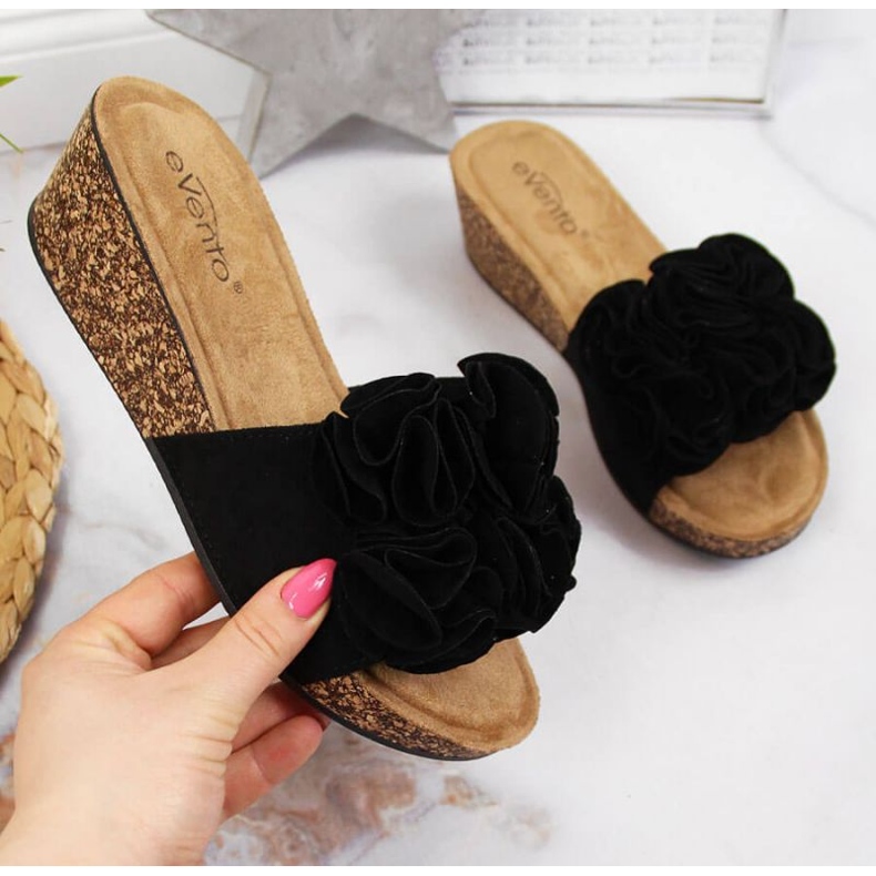 Ciabatte con zeppa con fiori eVento W EVE357A nero 1