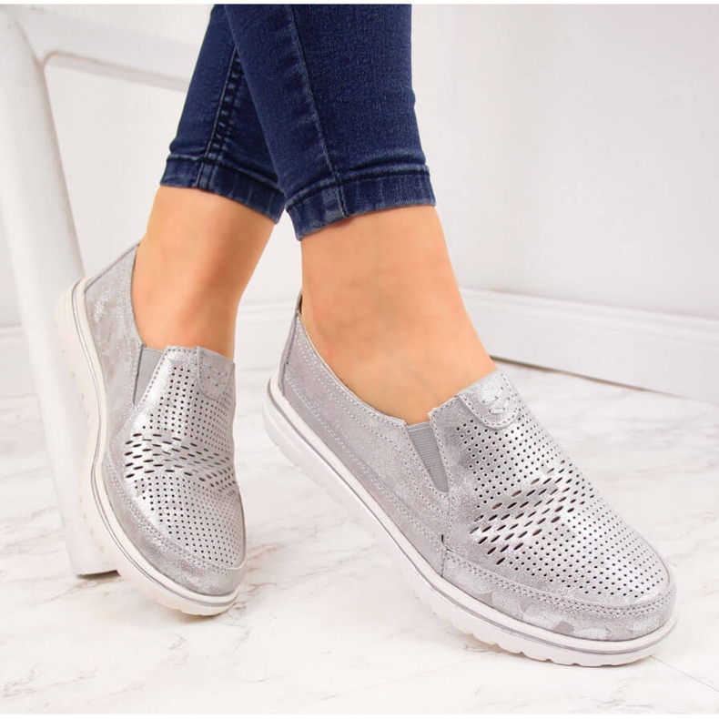 Scarpe da donna in pelle traforata argento Jezzi 1