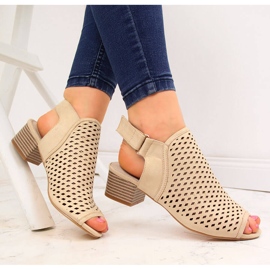 Sandali da donna beige traforati Sabatina 1