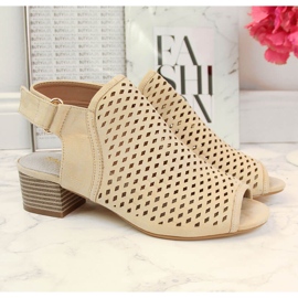 Sandali da donna beige traforati Sabatina 2