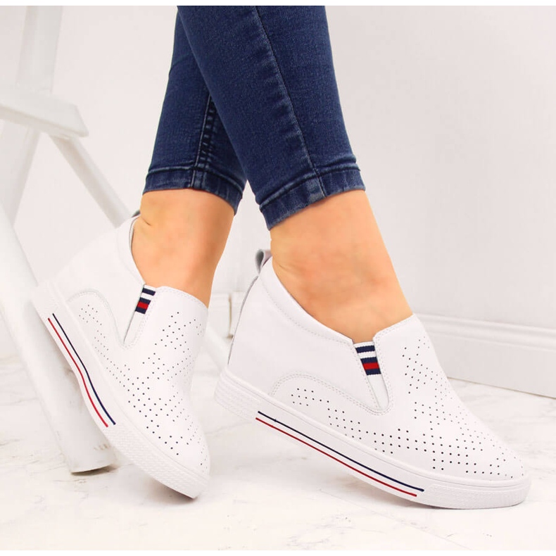 Sneakers da donna in pelle su zeppa bianca traforata Filippo 1