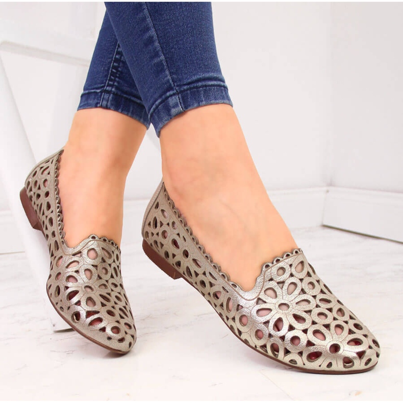 Scarpe da donna in pelle traforata oro Juma 1