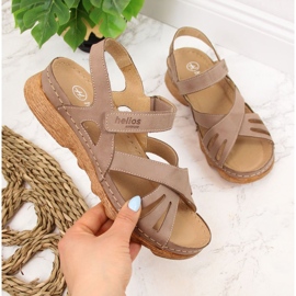 Sandali da donna in pelle con velcro beige Helios 256 2