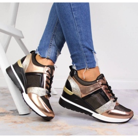 Scarpe con zeppa da donna nere e dorate Vinceza nero d'oro 1