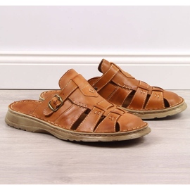 Comode ciabatte da uomo in pelle marrone Łukbut 962 1