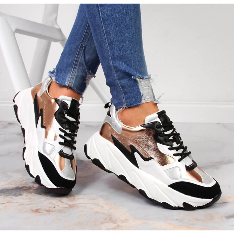 Sneakers da donna sulla piattaforma Potocki bianca e oro d'oro 1