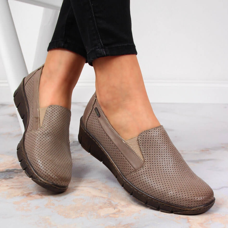 Scarpe da donna in pelle con zeppa Helios 350 beige 1