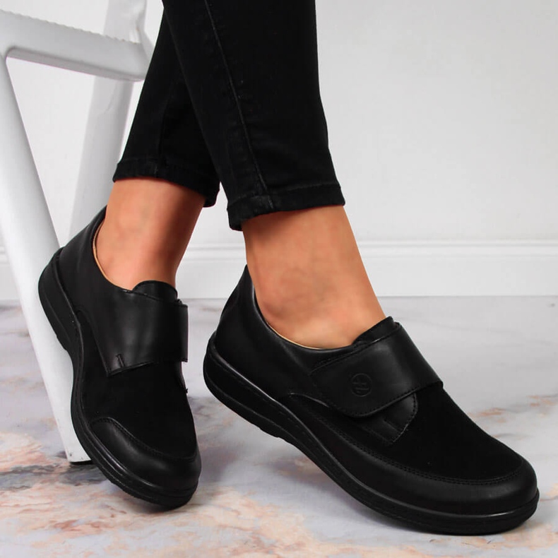 Scarpe da donna in pelle con velcro nere Helios 395 nero 1