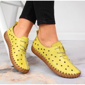 Comode scarpe in pelle gialla Artiker giallo 1