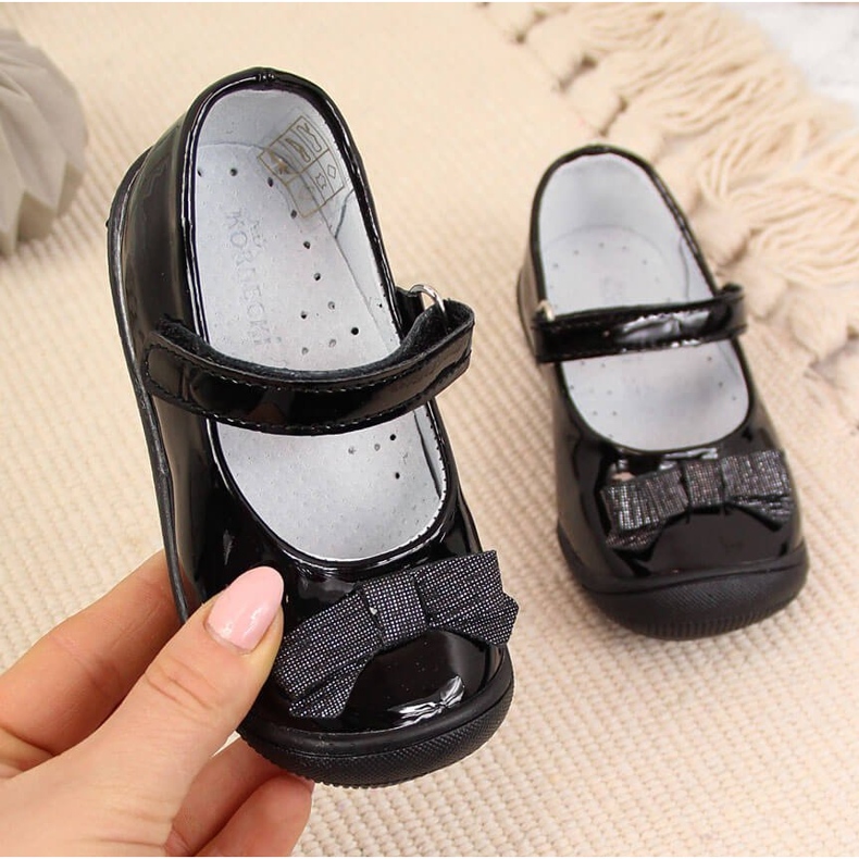 Ballerine nere da bambina con velcro nere Kornecki 6065 nero 1