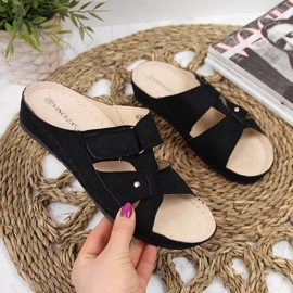 Ciabatte da donna nere con zeppa Vinceza nero 2