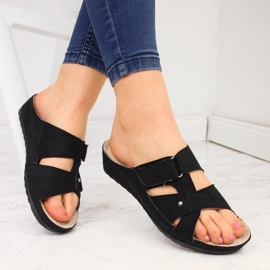 Ciabatte da donna nere con zeppa Vinceza nero 1