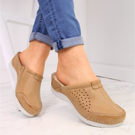 Ciabatte da donna in pelle marrone chiaro Helios 281 1